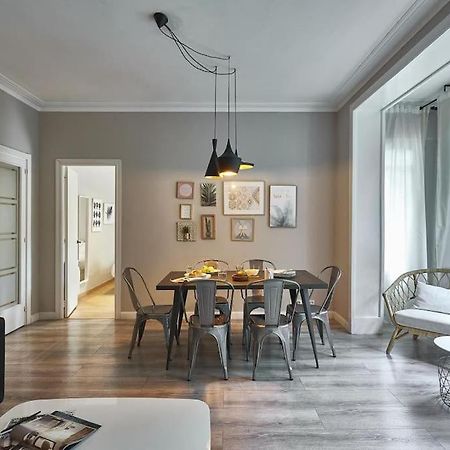 Magnificent 4 Bedroom Apartment In Eixample Barcelona Zewnętrze zdjęcie