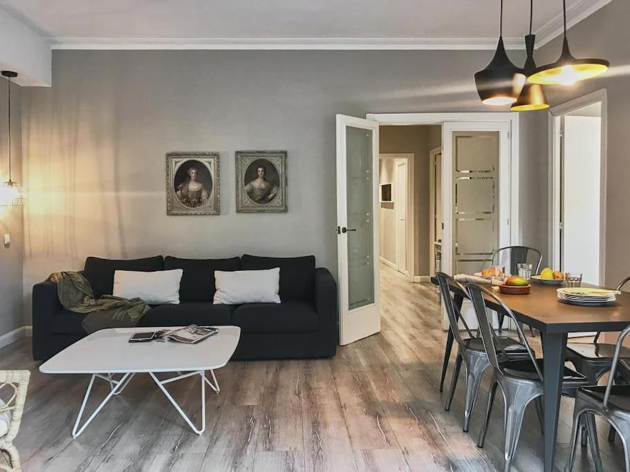 Magnificent 4 Bedroom Apartment In Eixample Barcelona Zewnętrze zdjęcie